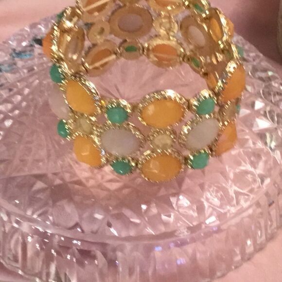 New Without Tags Sherbet Colored Stretch Goldtone Bracelet - Picture 3 of 5